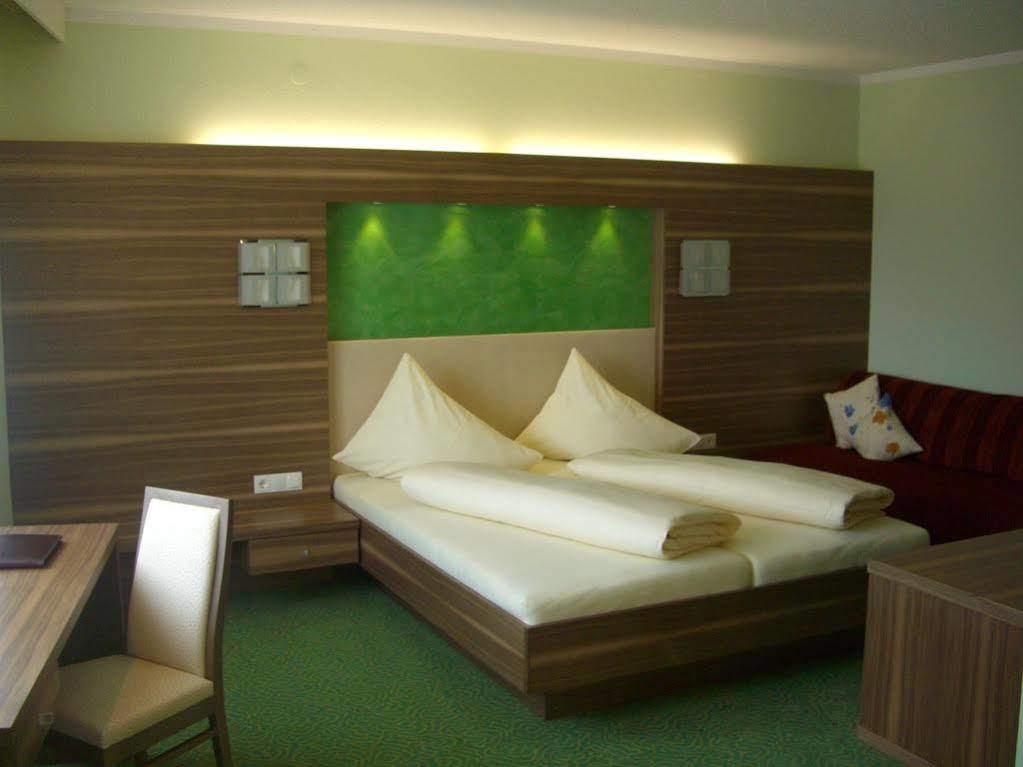 Hotel Sonnenheim Бад Кляйнкирххайм Экстерьер фото